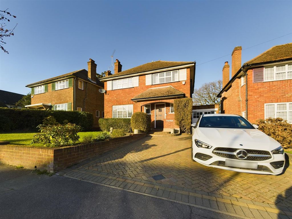 4 bed detached house for sale in Park Avenue, Ruislip HA4 Zoopla