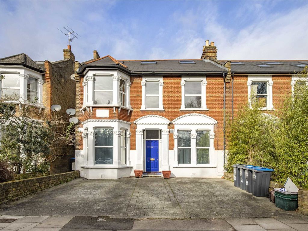 3 bed flat to rent in Kings Road, London SW19, £2,300 pcm Zoopla