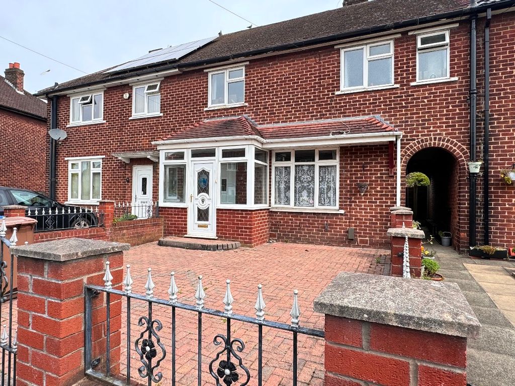 3 bed semidetached house for sale in Belper Road, Eccles, Manchester