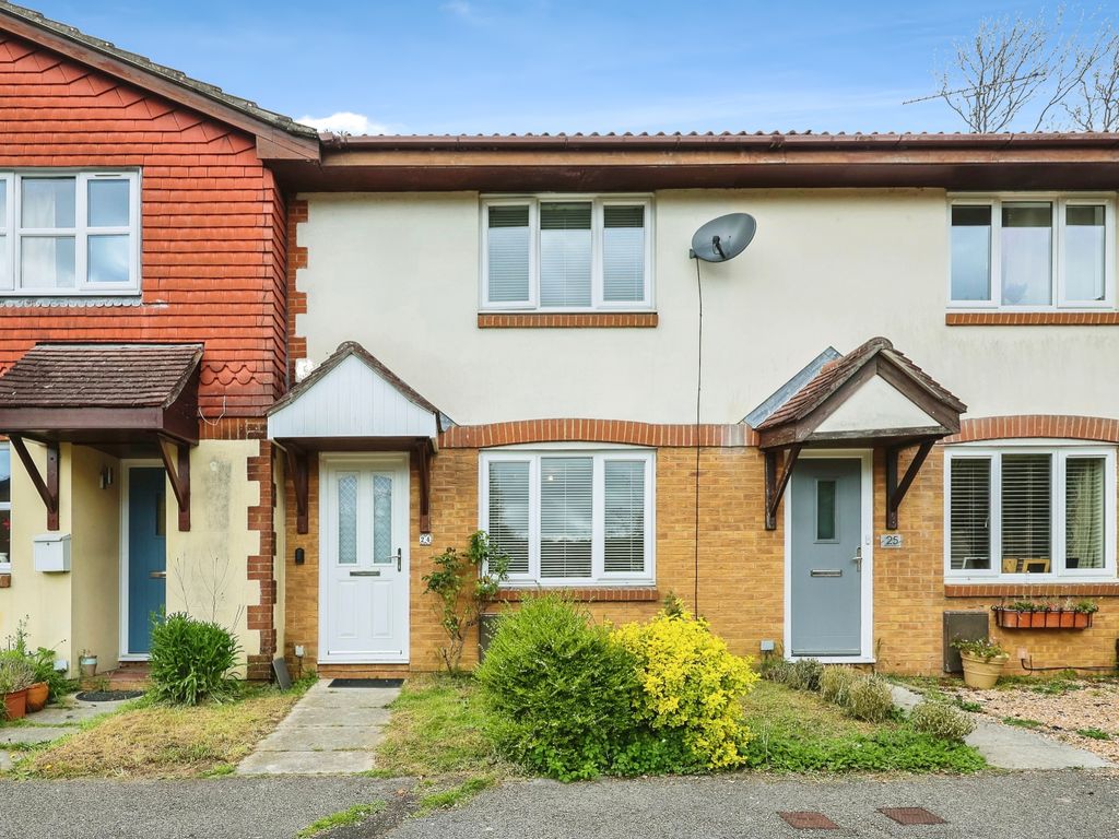 3 bed terraced house for sale in Godwin Crescent, Clanfield