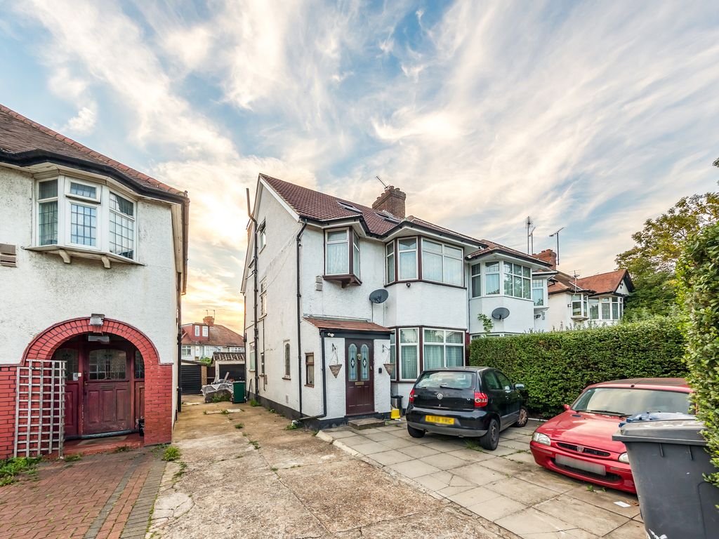 4 bed semidetached house for sale in Watford Way, London NW4, £700,000