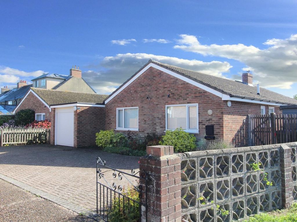 3 bed detached bungalow for sale in Harman Avenue, Lympne, Hythe CT21