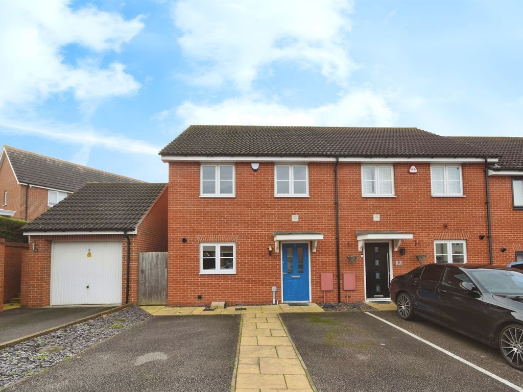 3 bed semidetached house for sale in Lowewood Road, Noak Hill, Romford