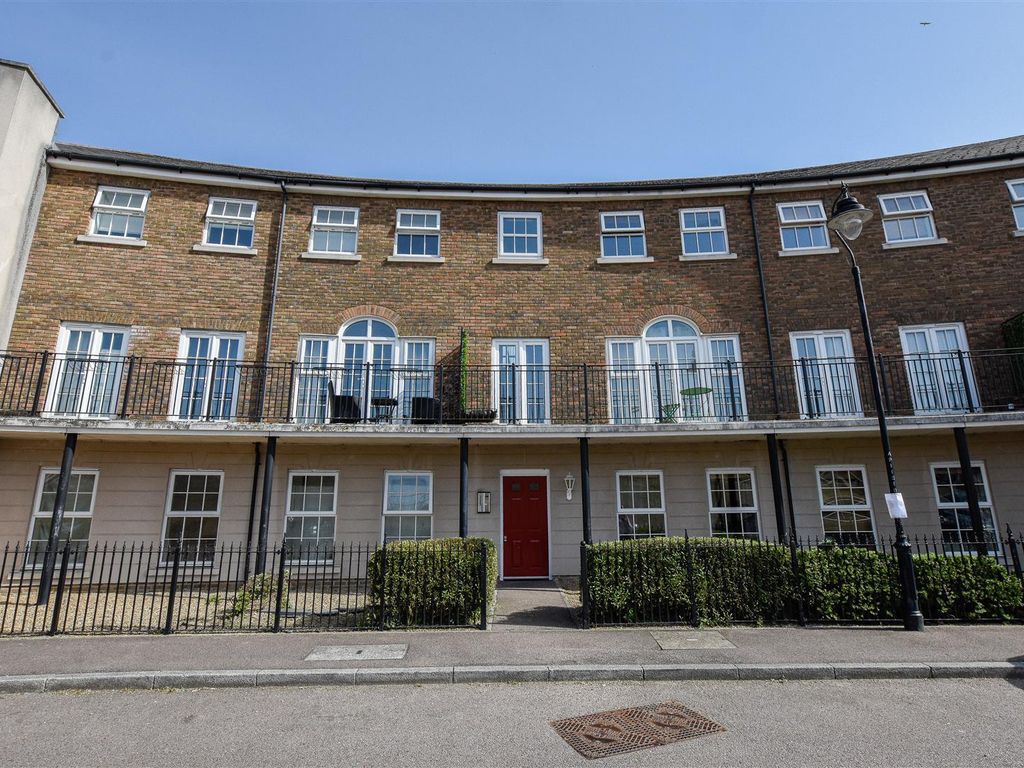 2 bed flat to rent in Palladian Circus, Ingress Park, Greenhithe DA9