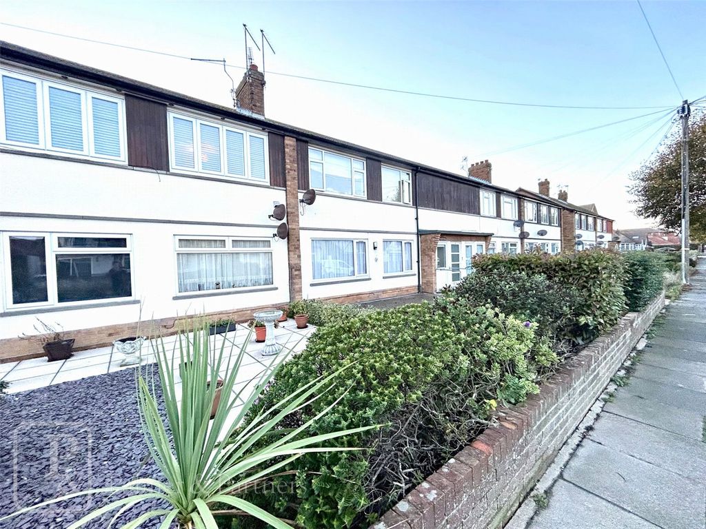 2 bed for sale in Kings Avenue, HollandOnSea, ClactonOnSea, Essex CO15, £165,000