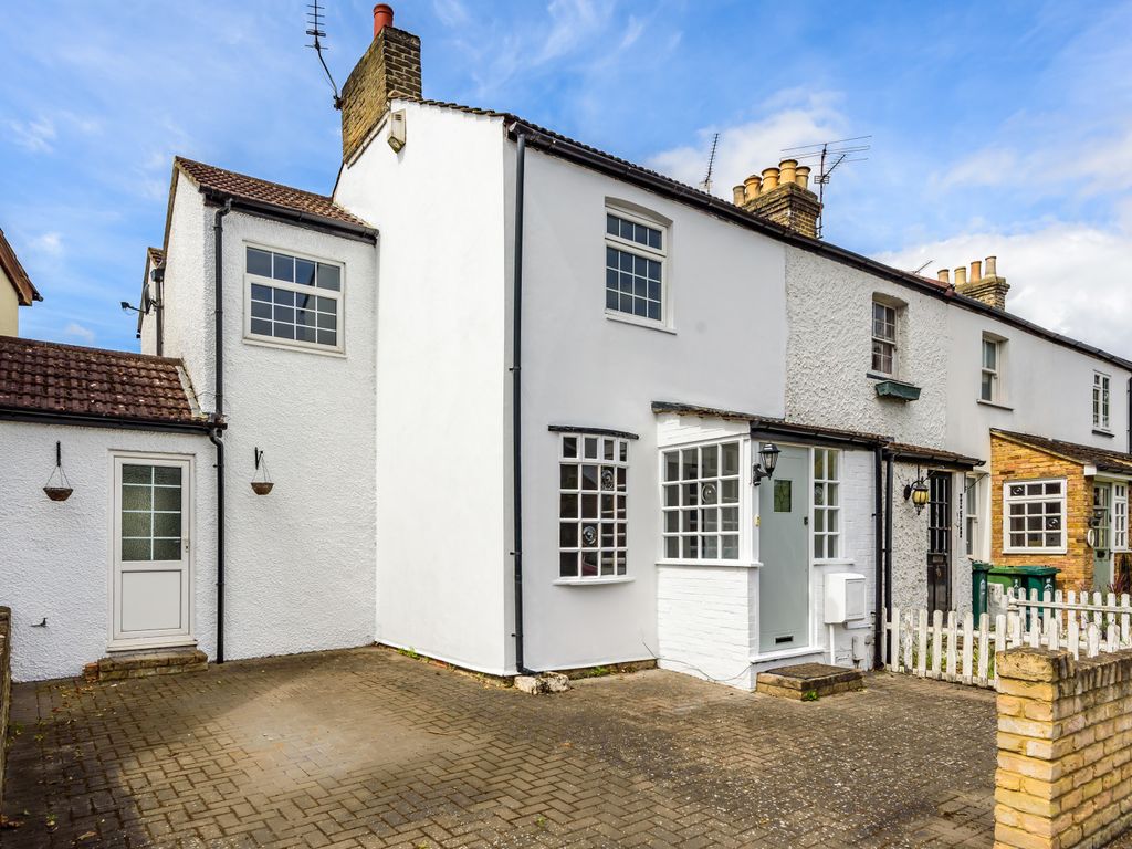3 bed detached house for sale in Upper Halliford Road, Shepperton