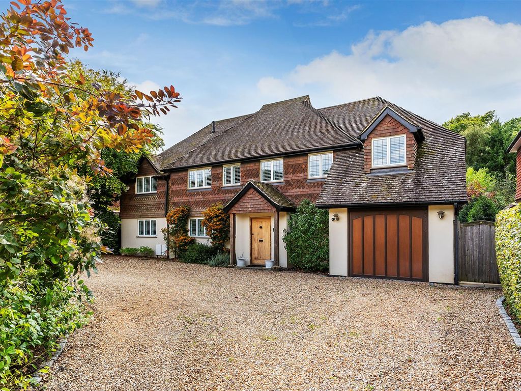 5 bed detached house for sale in Woodland Avenue, Cranleigh GU6, £