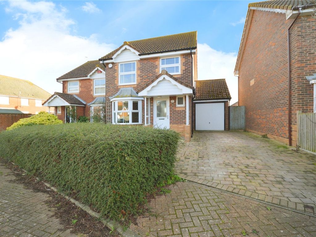 3 bed detached house to rent in Ivory Close, Faversham, Kent ME13, £