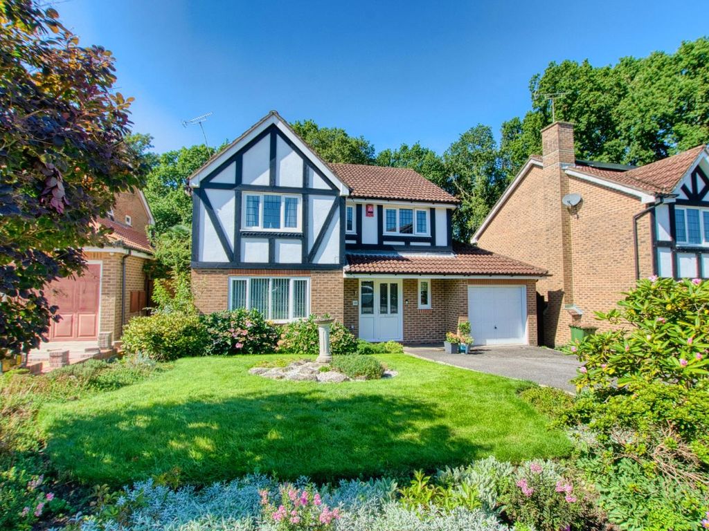 4 bed detached house for sale in Ullswater Avenue, West End