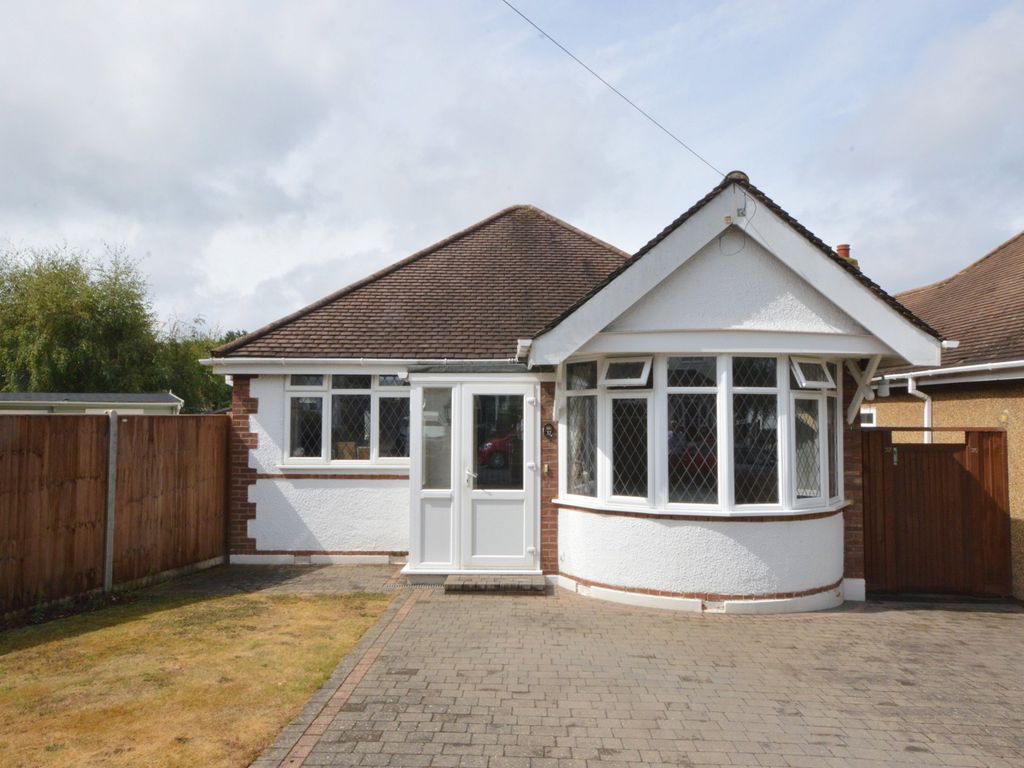 3 bed detached bungalow for sale in Newlands Way, Chessington, Surrey