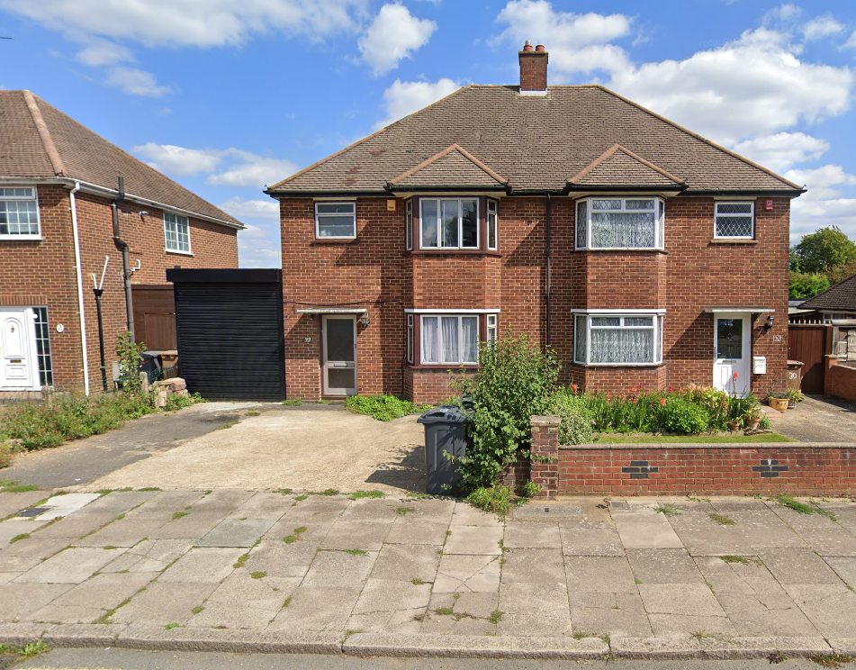 3 bed property to rent in Faringdon Road, Luton LU4, £2,100 pcm Zoopla