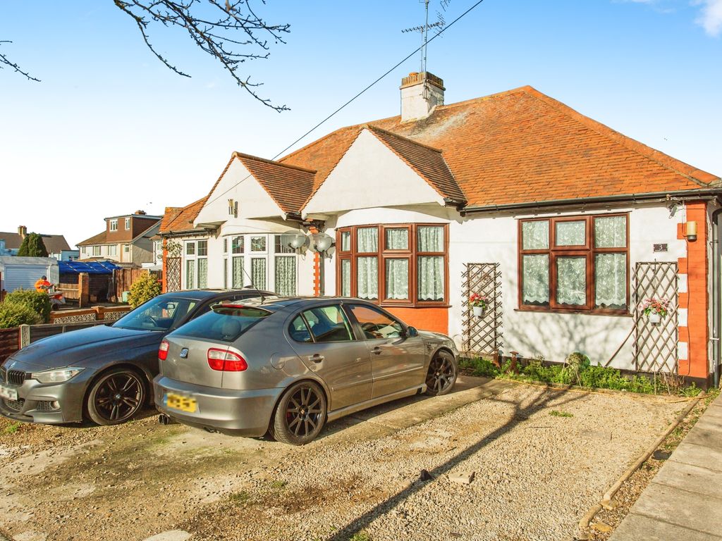 3 bed bungalow for sale in Stuart Road, SouthendOnSea, Essex SS2, £