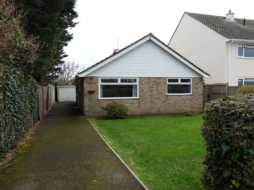 3 bed bungalow for sale in York Road, Selsey, Chichester PO20, £450,000