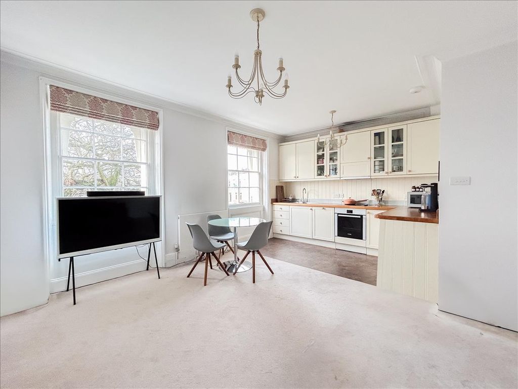 1 bed flat to rent in Norland Square, London W11, £2,500 pcm Zoopla