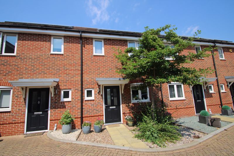 2 bed terraced house for sale in Kingswood Park, High HP13, £