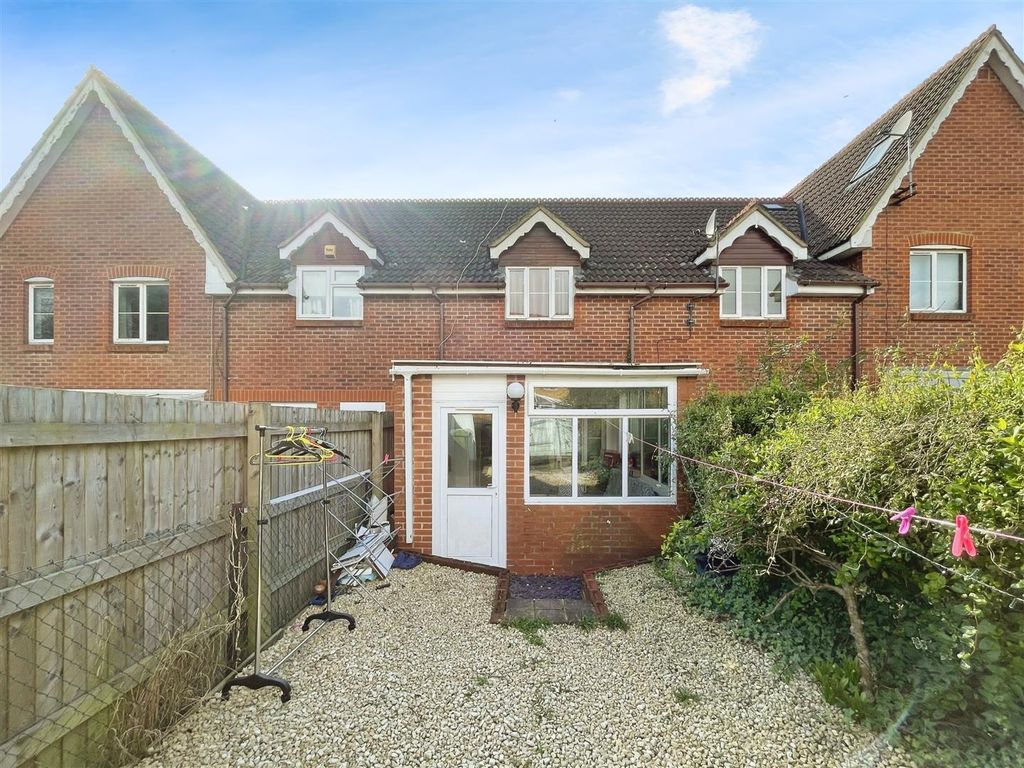2 bed terraced house for sale in Bencroft Road, Hemel Hempstead