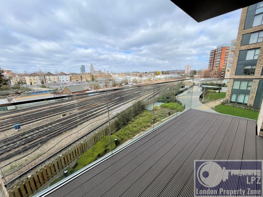 Cherry Orchard Road, Croydon CR0  