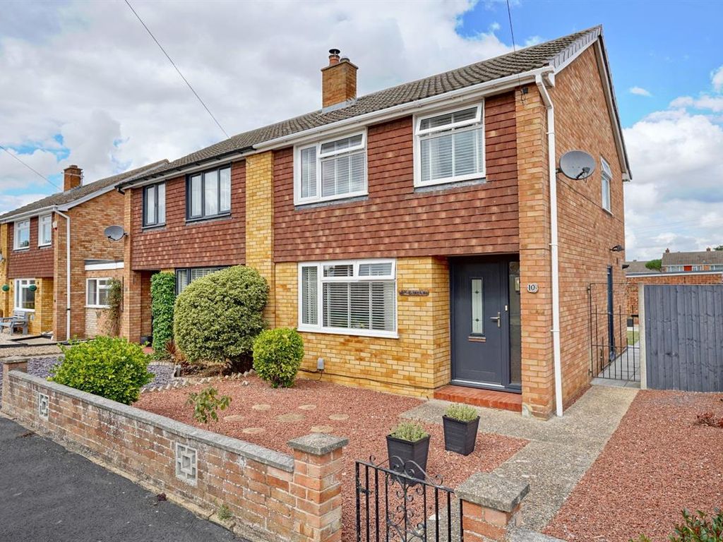 3 bed semidetached house for sale in Booth Way, Little Paxton, St