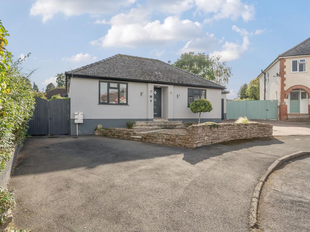 3 bed detached bungalow for sale in Hazel Grove, Hereford HR2, £380,000
