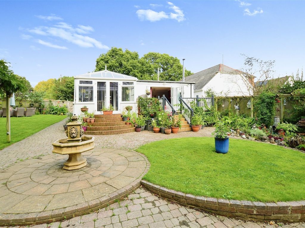 3 bed detached house for sale in Bromley Green Road, Ruckinge, Ashford