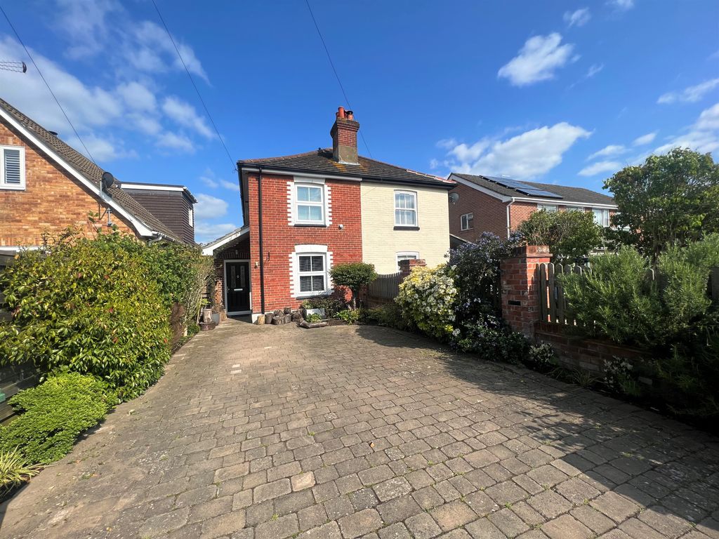 3 bed semidetached house for sale in Locks Road, Locks Heath