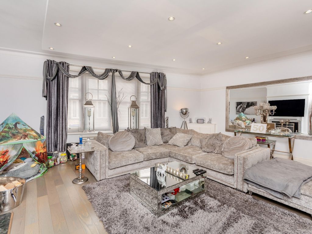 3 bed flat for sale in Berks Hill, Chorleywood WD3 Zoopla