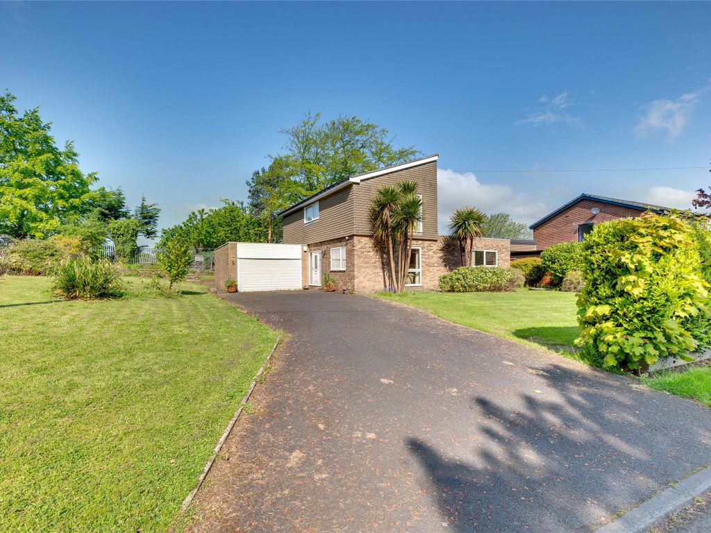 3 bed detached house for sale in Burnthouse Lane, Whickham NE16, £