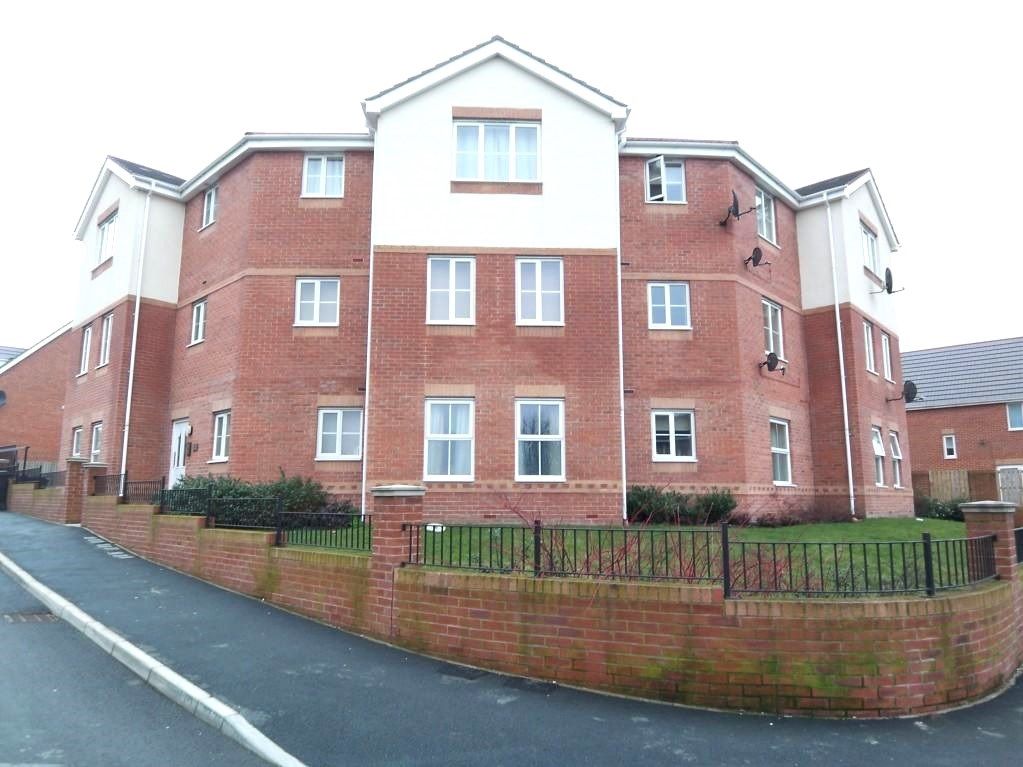 2 bed flat for sale in Nepaul Road, Blackley, Manchester M9, £100,000