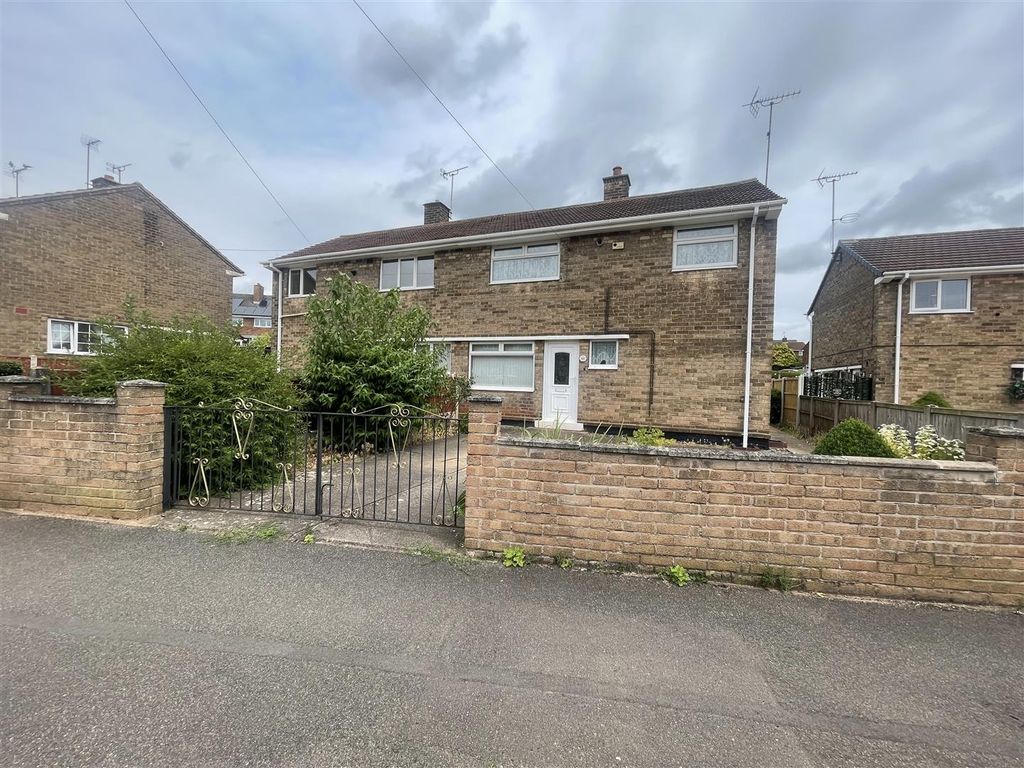 3 bed semidetached house for sale in Valley Road, Shirebrook