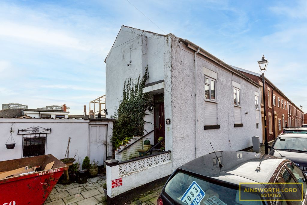 4 bed linkdetached house for sale in Investment Opportunity