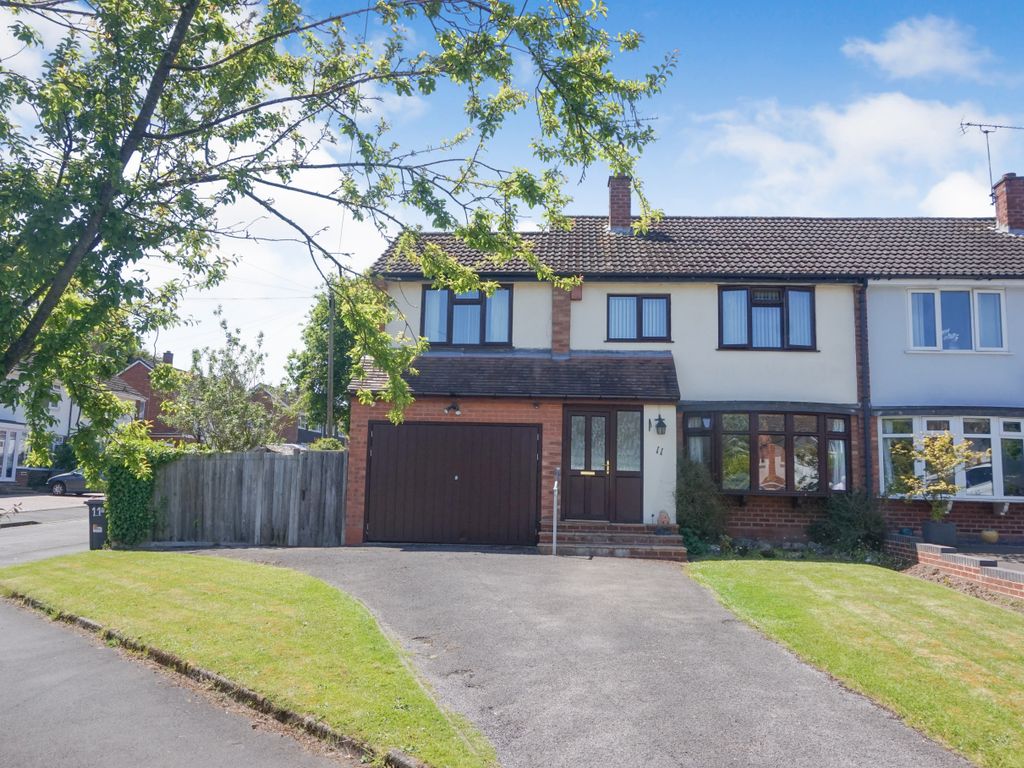 4 bed semidetached house for sale in Longmeadow Close, Sutton