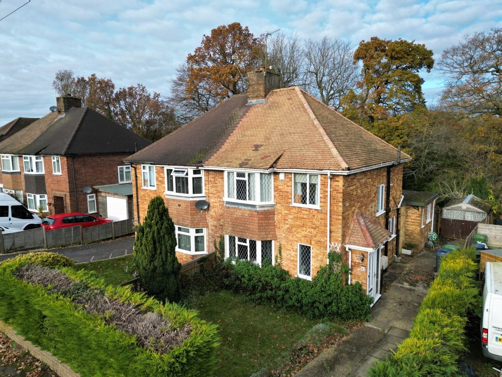 3 bed semidetached house for sale in Beaumont Way, Hazlemere, High