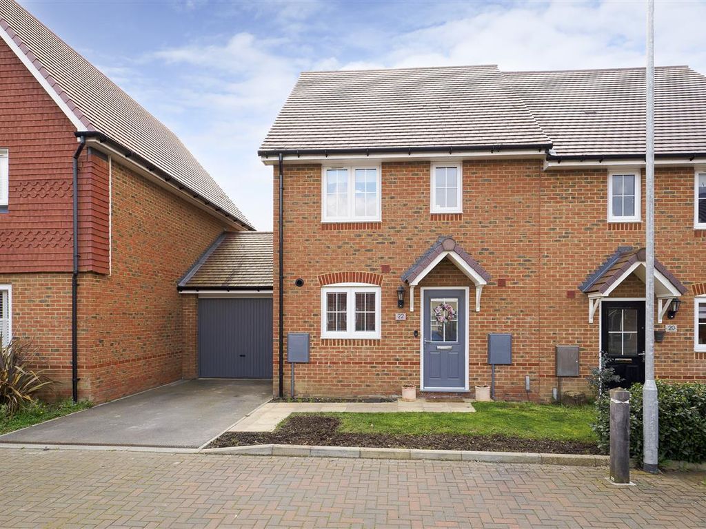 3 bed terraced house for sale in Mills Court, Harrietsham, Maidstone