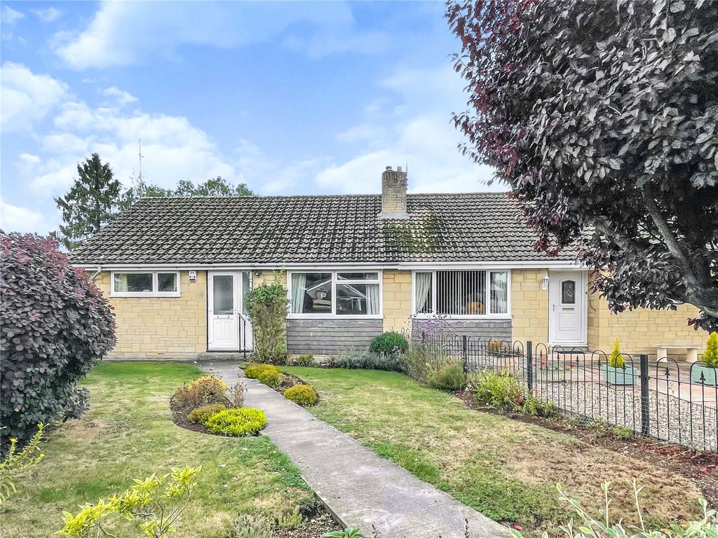 3 bed bungalow for sale in Riverway, South Cerney, Cirencester