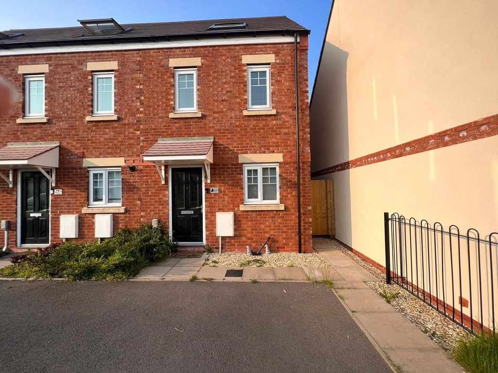 3 bed end terrace house for sale in Churchill Close, Newport