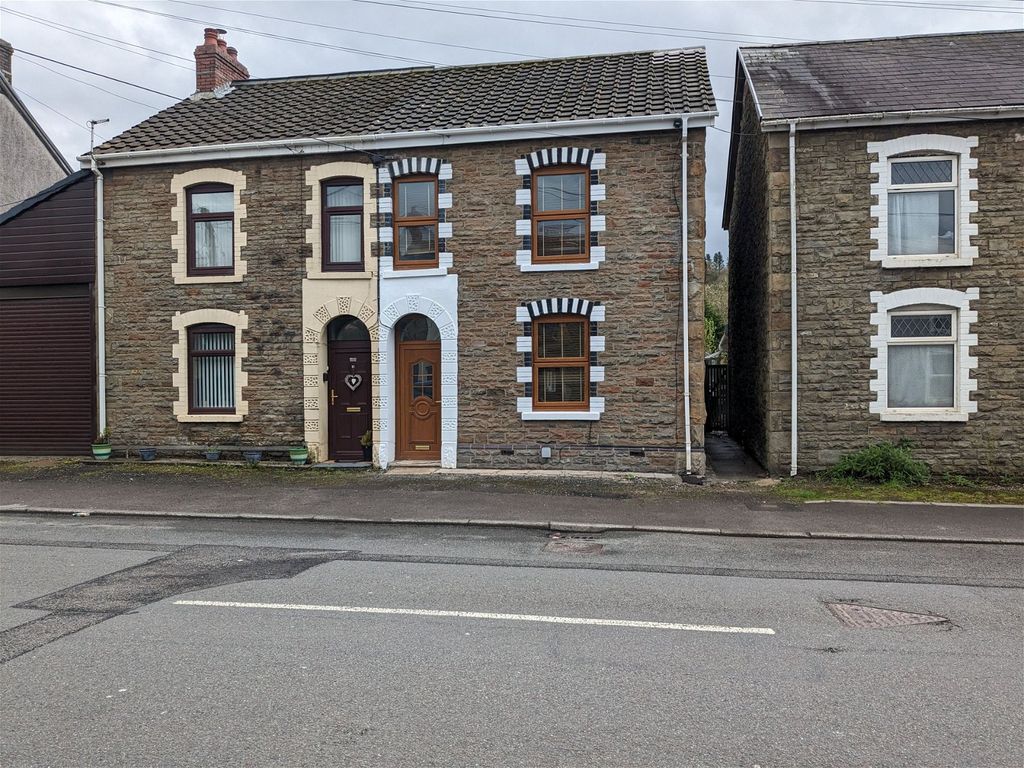 3 bed semidetached house for sale in Cwmamman Road, Glanamman SA18, £