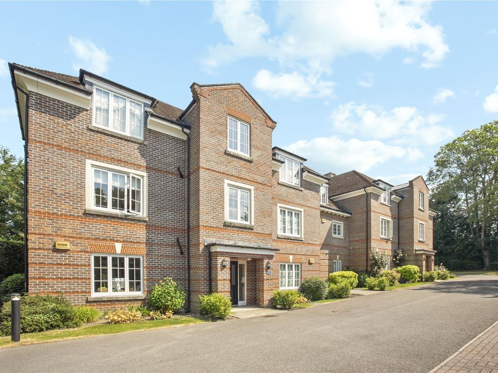 2 bed flat for sale in Chilbolton Avenue, Winchester, Hampshire SO22