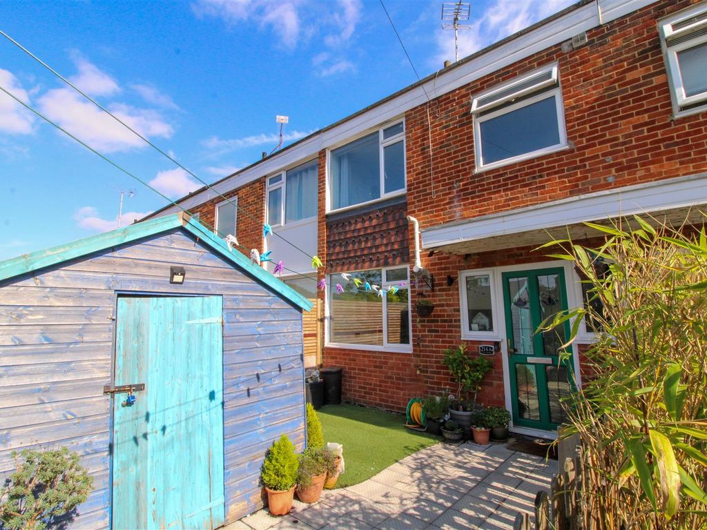 3 bed flat for sale in Fleet Road, Fleet GU51 Zoopla