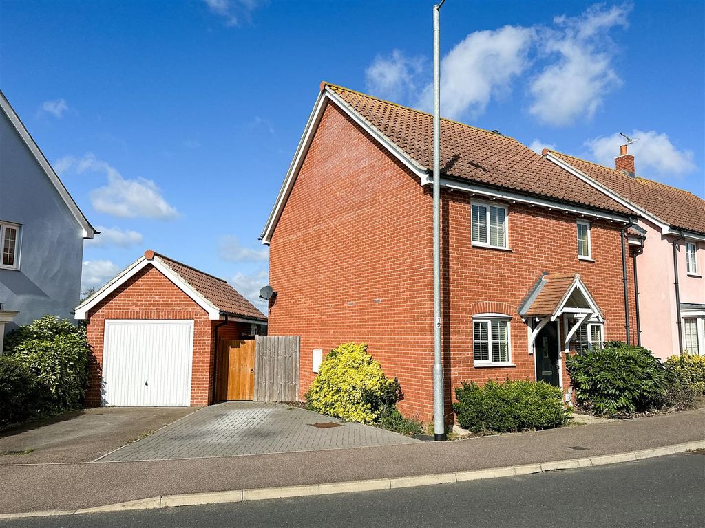 3 bed linkdetached house for sale in Legerton Drive, ClactonOnSea