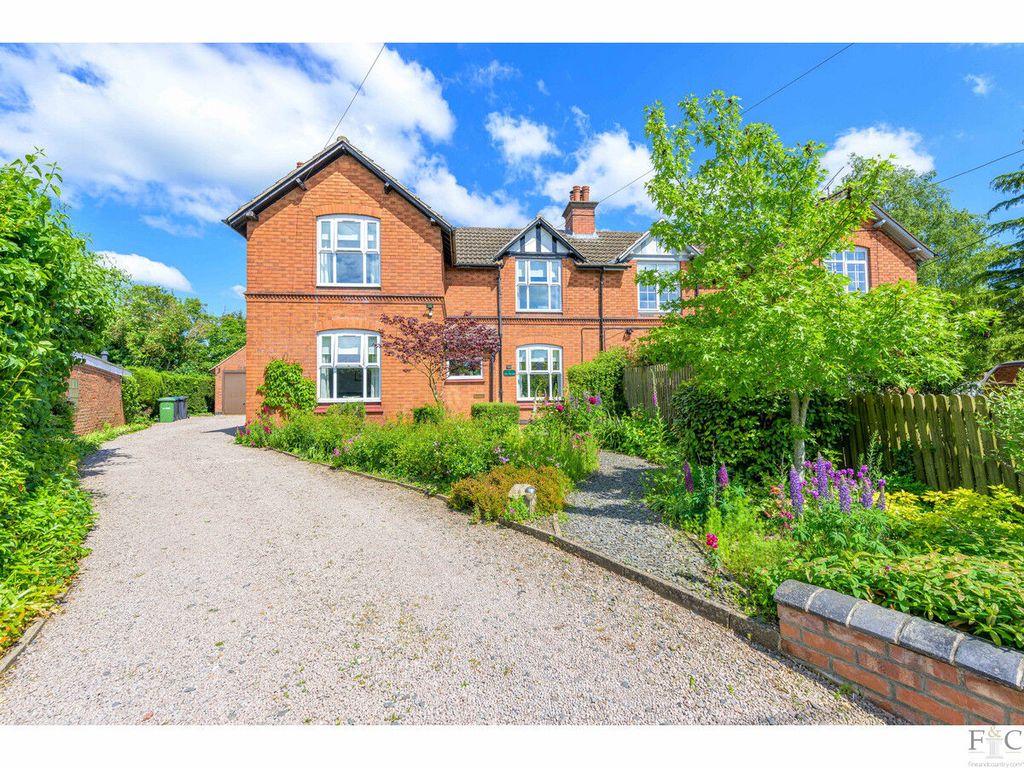 3 bed semidetached house for sale in The Square, Newton Harcourt LE8