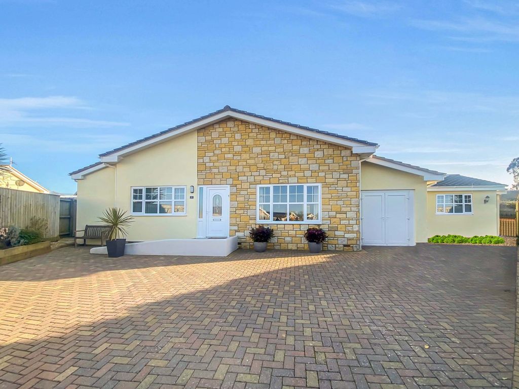 5 bed detached bungalow for sale in Allenstyle View, Yelland