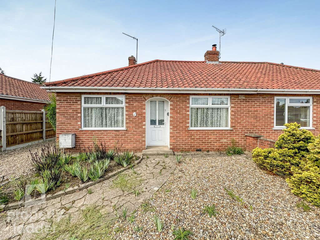 2 bed semidetached bungalow for sale in Hercules Road, Norwich NR6, £