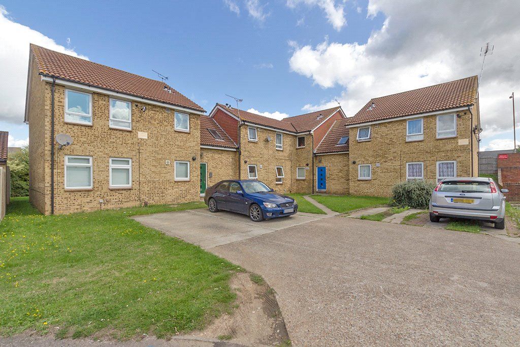 Studio to rent in Whimbrel Close, Sittingbourne ME10, £675 pcm Zoopla