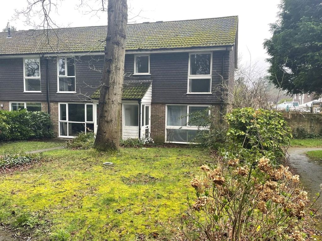 3 bed end terrace house for sale in Longlands Way, Camberley, Surrey