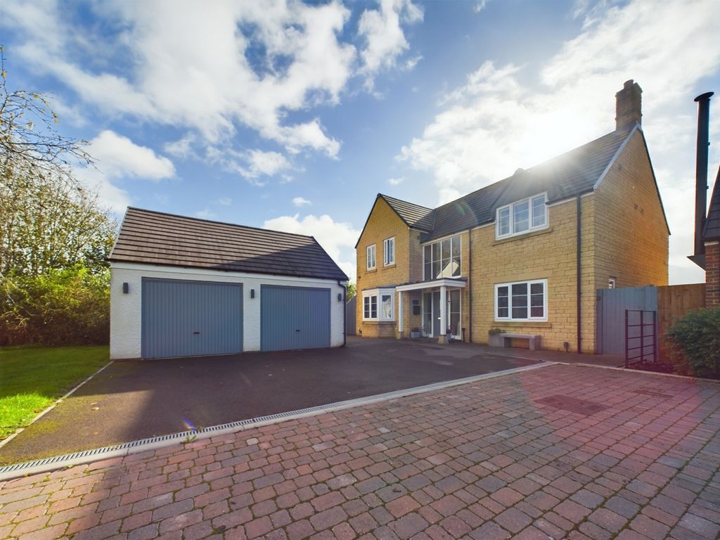 5 bed detached house to rent in Woodhull Close, Bredon, Tewkesbury GL20