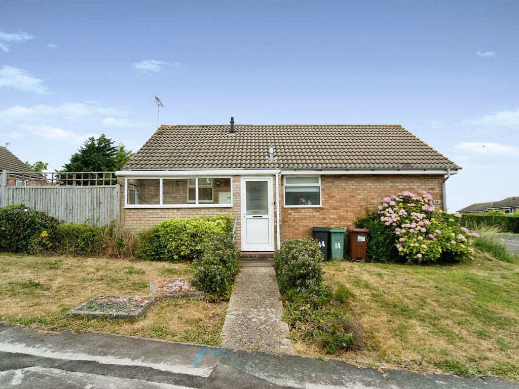 2 bed detached bungalow for sale in Pinewood Close, Eastbourne BN22