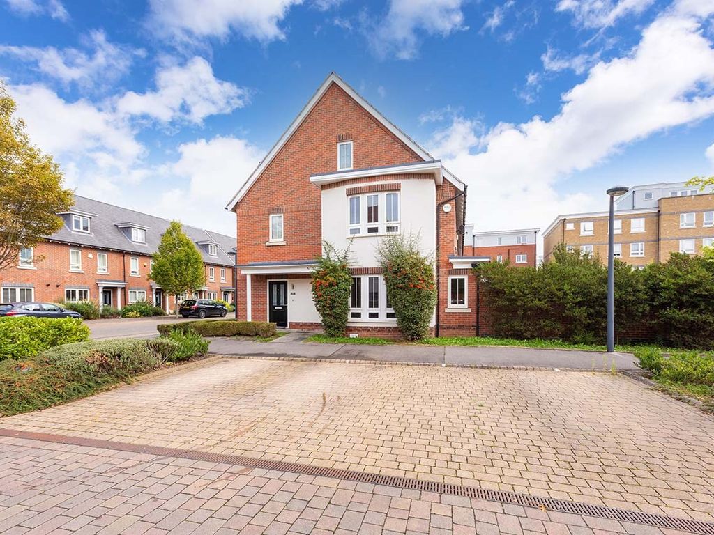 4 bed semidetached house for sale in Kingfisher Drive, Maidenhead SL6