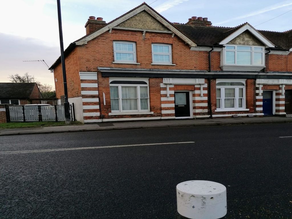 2 bed semidetached house for sale in Albert Road, Old Windsor, Windsor