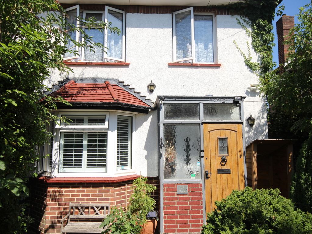 3 bed semidetached house for sale in Arnold Road, Staines TW18 Zoopla