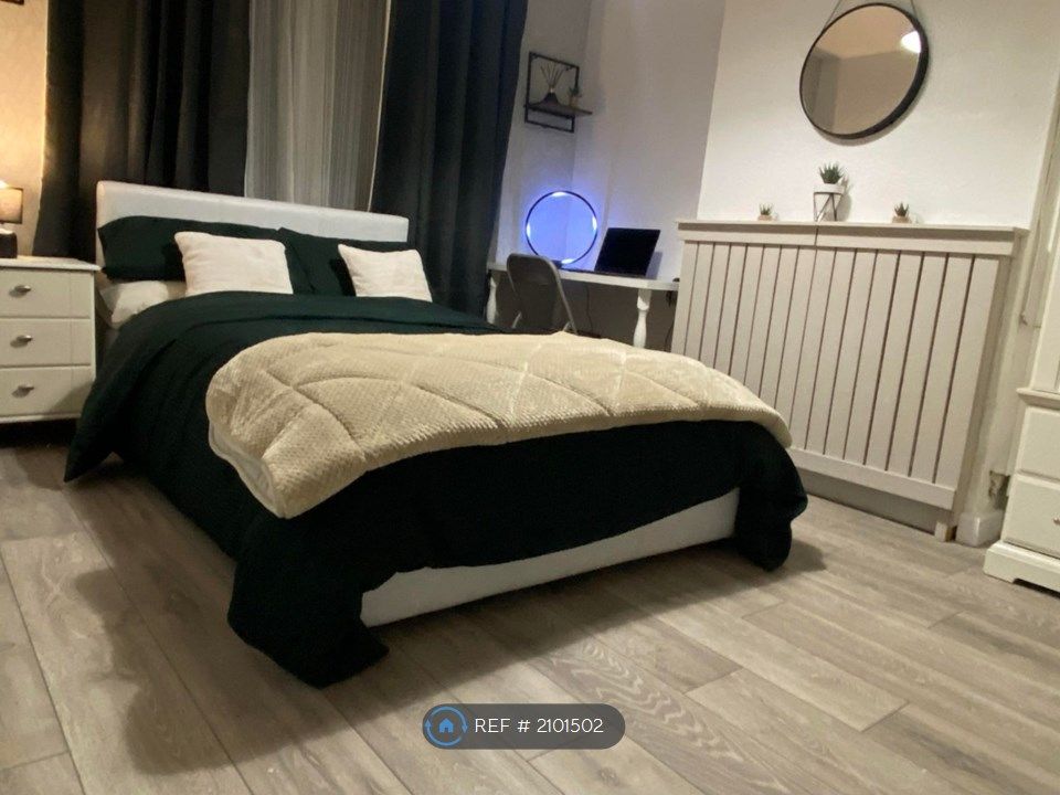 Room to rent in Bridge End, Camberley GU15, £699 pcm Zoopla